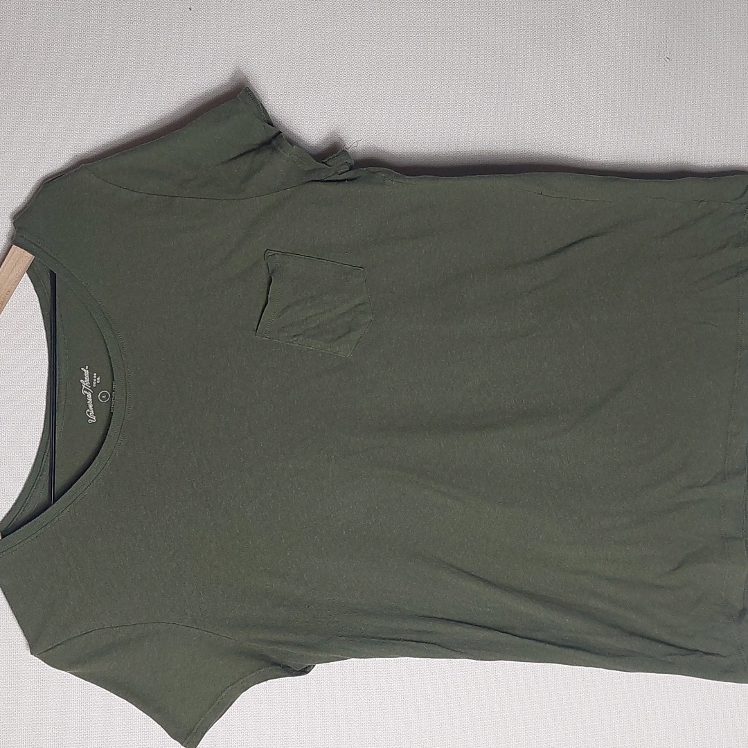 Universal Thread Green Basic Tee